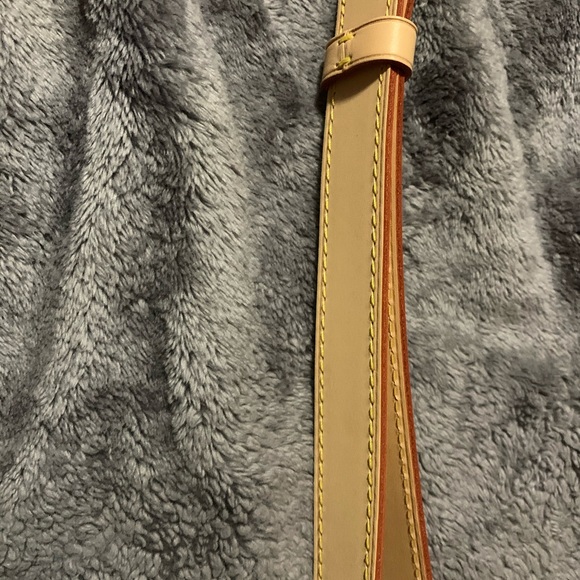 Louis Vuitton Bumbag - Picture 11 of 11